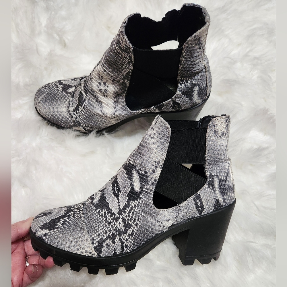 Top Shop/ Chunky Snake Print Booties